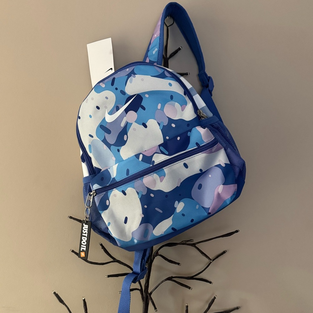 Brand new”NIKE”(Unisex)backpack.Size-W-13”x13”inc.(MISC).Color-multicolor.💙🤍